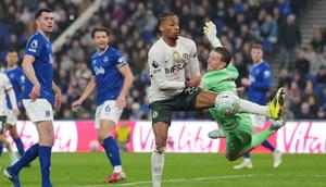 Jordan Pickford melakukan sejummlah aksi heroik di bawah mistar gawang yang membuat Everton tetap Clean sheet. (AP Photo/Jon Super)
