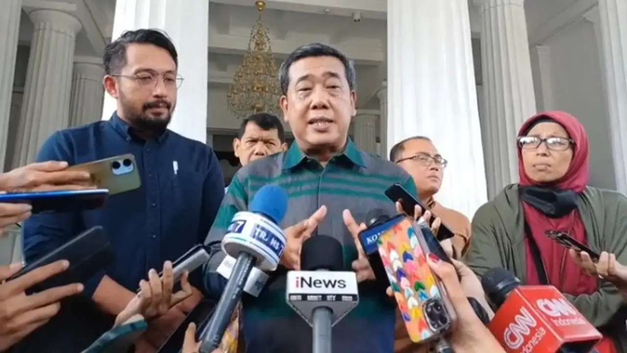 Pelaksana Tugas (Plt) Kepala Badan Layanan Umum Museum dan Cagar Budaya (BLU MCB), Ahmad Mahendra, di Museum Nasional Indonesia, Jalan Medan Merdeka, Jakarta Pusat, Minggu (17/9/2023). (Liputan6.com/Winda Nelfira)