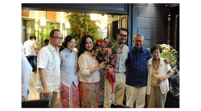 6 Potret Dhika Himawan mitoni 7 bulanan kehamilan, Ferry Salim bahagia segera timang cucu pertama