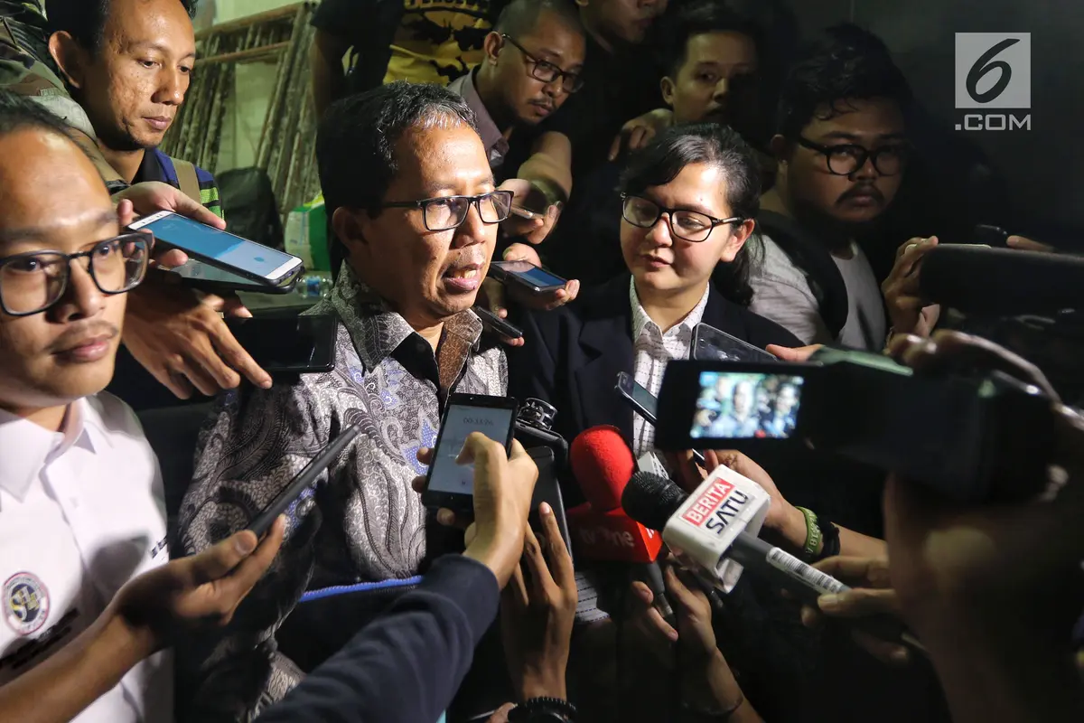 Diperiksa 11 Jam oleh Satgas, Begini Ekspresi Plt Ketua Umum PSSI