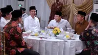 Keakraban Jokowi dan Setnov Saat Buka Puasa Bersama