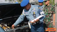 Citizen6, Surabaya: Pemeriksaan rutin ini dilaksanakan untuk mengecek kesiapan dan kondisi seluruh kendaraan Ranmin dan Ransus yang berada di Kobangdikal serta untuk menghindari adanya kemungkinan lakalantas. (Pengirim: Penkobangdikal)