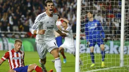 Sundulan Gareth Bale meneruskan bola rebound tembakan Angel Di Maria. Madrid unggul 2-1. Bale luapkan kegembiraan (AFP PHOTO/FRANCISCO LEONG) (REUTERS/KAI PFAFFENBACH)