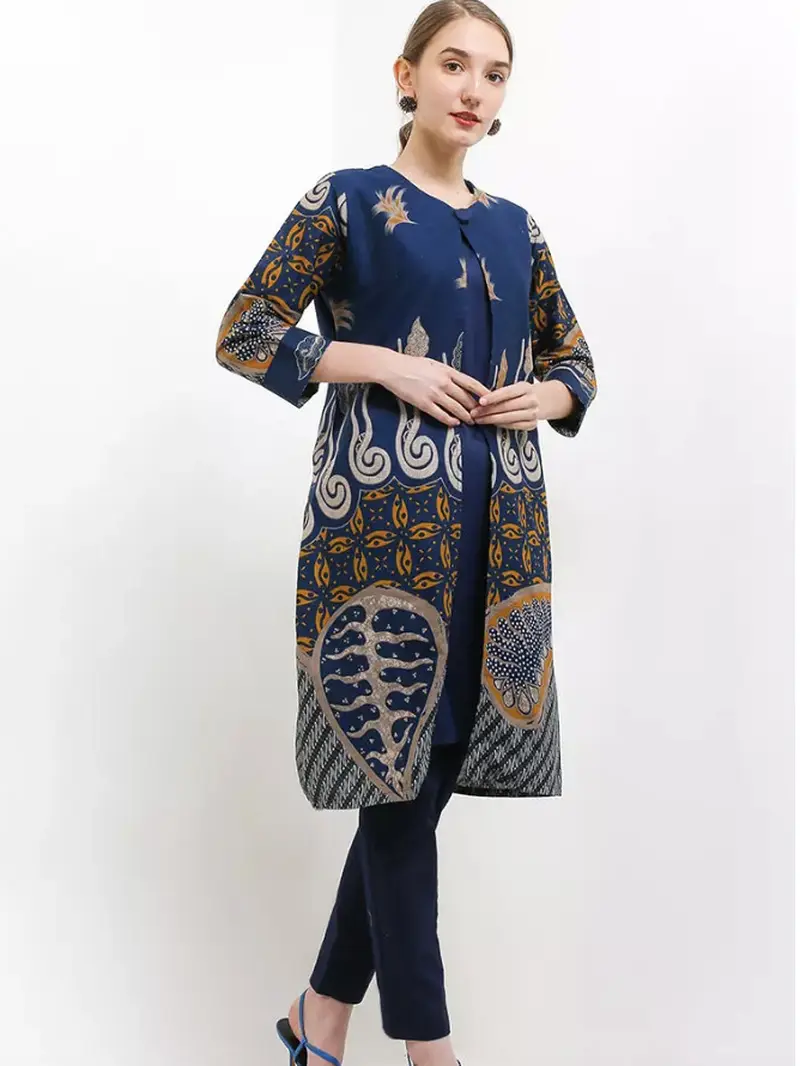 7 Model Batik Tunik Terbaru untuk Wanita, Bisa untuk Acara Kantoran hingga Kondangan di 2024