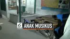 Tidak boleh ngutang di sebuah warung kecil, putra artis Elvy Sukaesih mengamuk merusak warung dan pager rumah pemilik warung. Polisi menangkap pelaku di rumahnya saat tidur.