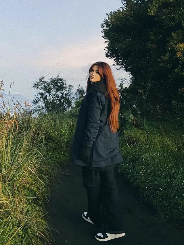 Gaya Swag Queennara Putri Liza Natalia