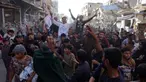 Warga Palestina mengambil bagian saat berunjuk rasa memprotes Hamas dan menyerukan diakhirinya perang dengan Israel, di Beit Lahia di Jalur Gaza utara pada 26 Maret 2025. (Foto oleh AFP)