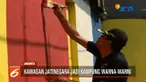 Selain cat warna-warni Camat Jatinegara juga akan membuat mural di Stasiun Kereta Jatinegara.