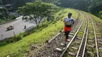 Salah satu ajang lari lintas alam paling unik di Indonesia yang bertajuk MesaStila Rails to Trails kembali digelar pada Minggu, 13 Maret 2022. Perlombaan ini diikuti oleh peserta dari 6 negara yang berbeda yaitu Indonesia, Australia, Austria, Prancis, Denmark, dan India.(Bola.com/Bagaskara Lazuardi)