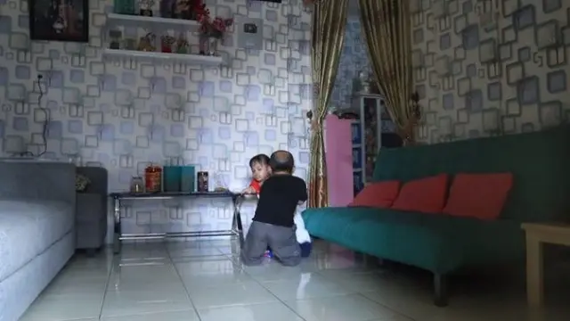 Ucok Baba dan kediamannya yang berubah (Youtube/Ucok Baba Official)