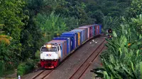 PT Kereta Api Indonesia (Persero) menggratiskan angkutan oksigen sebanyak 122 ton melalui angkutan kereta api dengan rute Stasiun Kalimas, Surabaya menuju Stasiun Sungai Lagoa, Jakarta pada Jumat (16/7/2021). Dok KAI