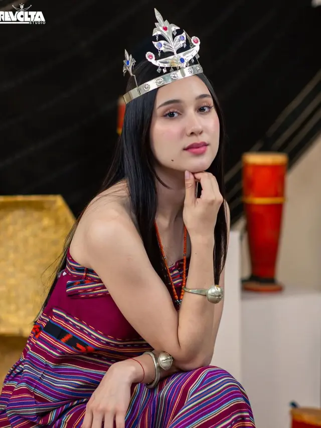 7 Pesona Anggun Yasmin Napper Kenakan Tais Timor Leste, Kain Tradisional dengan Keindahan Memikat (credit: instagram.com/revoltastudio.tl).