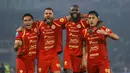 Pemain Persija Muhammad Rayhan Hannan, Emaxwell Souza De Lima, Allano Brendon De Souza Lima dan Eksel Timothy Joseph Runtukahu (kiri ke kanan) saat merayakan kemenangan atas Persebaya pada pertandingan pekan ke-27 BRI Super League 2025/2026 di Stadion Utama Gelora Bung Karno (SUGBK), Jakarta, Sabtu (11/4/2026). Menjamu Persebaya Surabaya di Stadion Utama Gelora Bung Karno (SUGBK), Persija Jakarta tampil impresif. (Bola.com/Bagaskara Lazuardi)