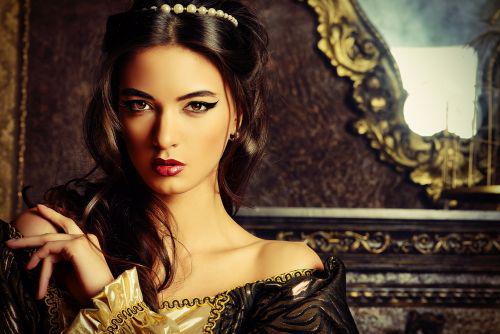 10 Ide Model  Rambut  ala Putri Kerajaan Eropa untuk  Pesta  