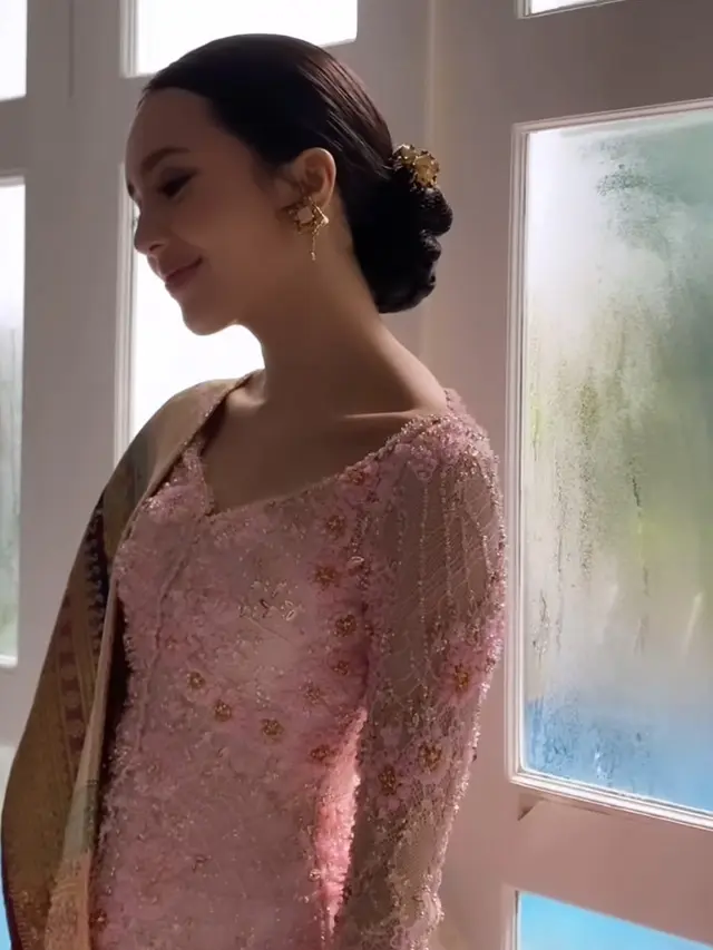 Beby Tsabina Resmi Dilamar Rizki Natakusumah di momen Hari Kartini. [@picaleva]