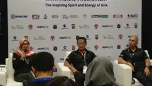 Direktur Divisi Olahraga INAPGOC, Fani Riawan, kanan. (Bola.com/Budi Prasetyo Harsono)