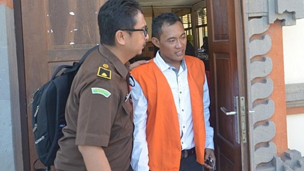 Tak Sengaja Temukan Tas Polisi, Penjual Es Keliling Dijatuhi 6 Bulan Penjara