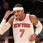 Ekspresi bintang New York Knicks, Carmelo Anthony, saat timnya mengalahkan Atlanta Hawks di Madison Square Garden, Minggu (20/11/2016) malam waktu setempat. (Reuters/Anthony Gruppuso-USA TODAY Sports)