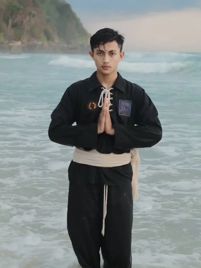 Punya Tubuh Atletis, Ini 6 Gaya Mikko Teman Kekeyi saat Latihan Silat