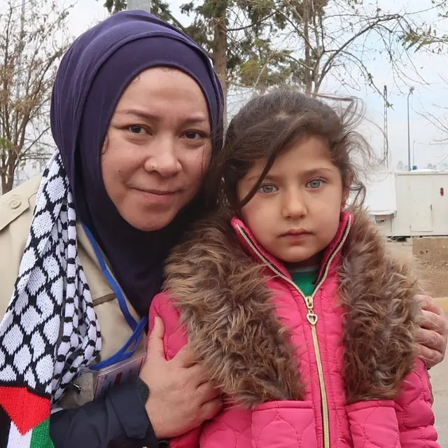 [Bintang] Begini Kisah Melly Goeslaw Saat Bersama Anak Pengungsi Palestina