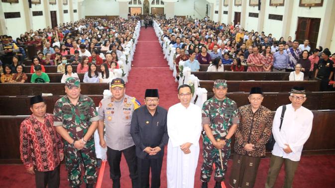 Forkominda Jatim kunjungi Gereja Bethany (Liputan6.com / Dian Kurniawan)