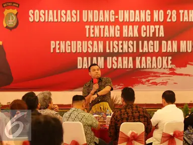Anggota DPR Anang Hermansyah menghadiri sosialisasi UU No 28 Tahun 2014 tentang Hak Cipta terhadap pengusaha karaoke di Polda Metro Jaya, Jakarta, Kamis (6/10). Sosialisasi dihadiri sejumlah artis, musisi hingga pencipta lagu. (Liputan6.com/Gempur M)
