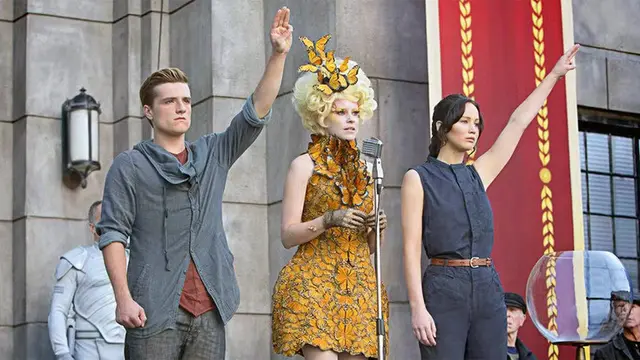 Salam Tiga Jari di THE HUNGER GAMES (credit: Lionsgate)