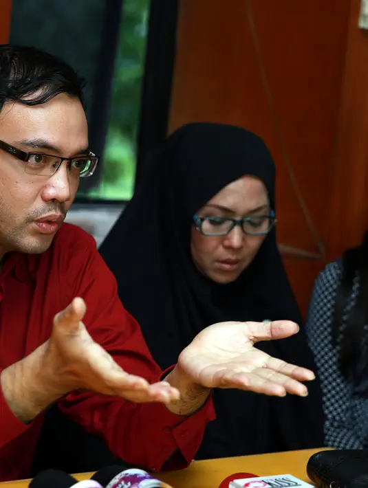 Penangkapan Sandy didasari tiga laporan ke Polda Metro Jaya pada tahun 2012. Salah satunya adalah Annisa Bahar yang melaporkan Sandy ke Polda Metro atas dugaan penipuan berkedok investasi perusahaan PT CSM Bintang Indonesia. (Deki Prayoga/Bintang.com)