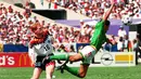 Matthias Sammer berposisi sebagai libero Timnas Jerman saat itu. Dua gol dicetak pemain yang kala itu bermain di Borussia Dortmund sepanjang Euro 1996, satu di antaranya merupakan gol penentu kemenangan Jerman atas Kroasia di perempat final. (Foto: AFP/Gerard Julien)