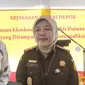 Kepala Kejari Kota Depok, Mia Banulita memberi pernyataan pers terkait dugaan korupsi pembangunan gedung Kampus UPN Veteran. (Liputan6.com/Dicky Agung Prihanto)