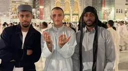 Tentu saja keputusannya untuk pergi umroh di bulan ramadhan ini menjadi sorotan netizen. Pasalnya, dirinya tak pernah memperlihatkan pada publik mengenai keyakinan yang dianutnya. (Liputan6.com/IG/@anwarhadid)