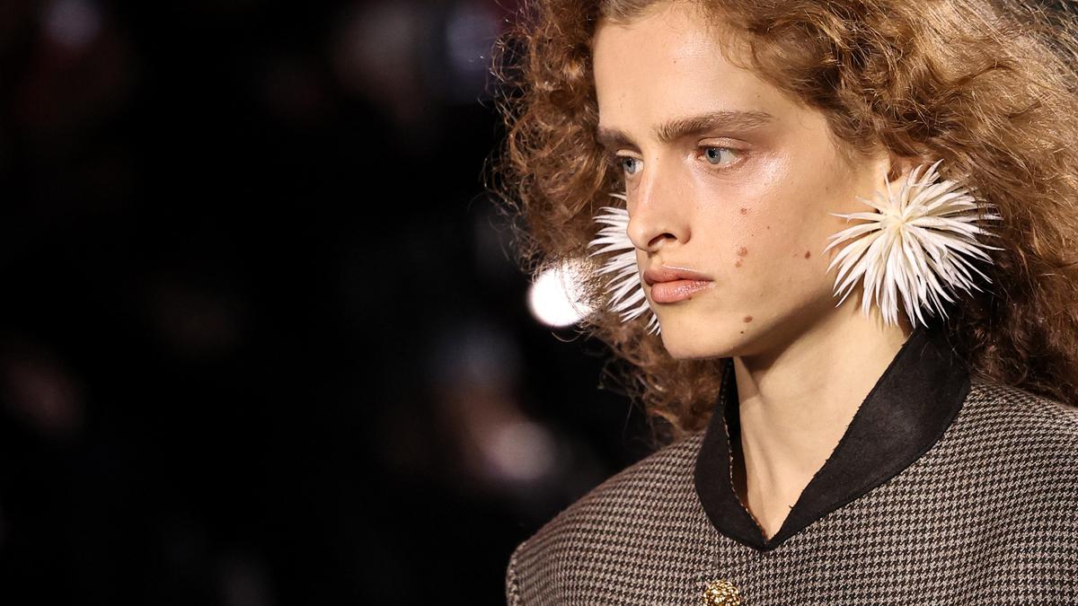 6 Tren Kecantikan dari Runway Paris Fashion Week 2026