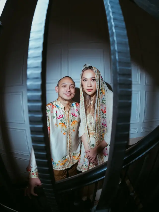 Gaya Bucin Romantis Bunga Citra Lestari dan Tiko Aryawardhana Selama Setahun Menikah, Dari Berwastra hingga Berbusana Muslim