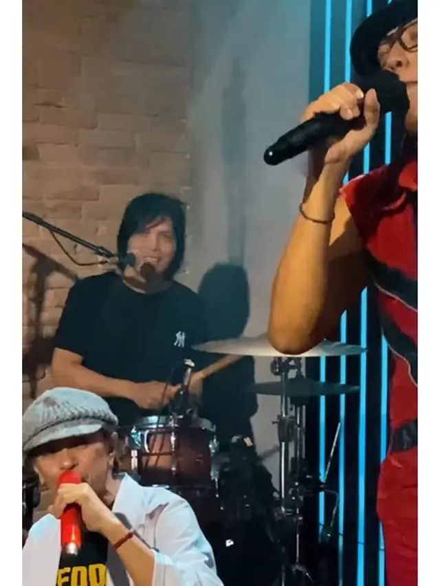 Alih-Alih Bernyanyi, Ini 6 Momen Once Mekel Pilih Main Drum saat Lagu Dewa 19