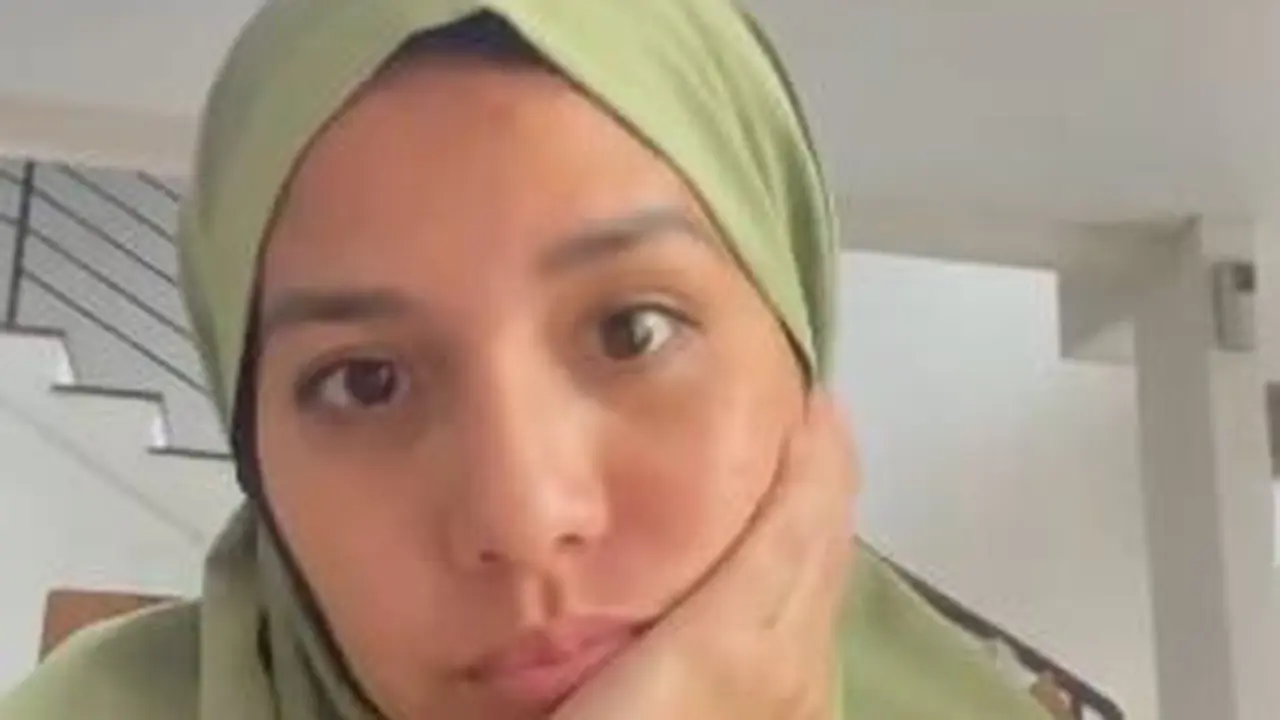 Mantap Berhijab, Ini 6 Potret Penampilan Terbaru Tya Ariestya