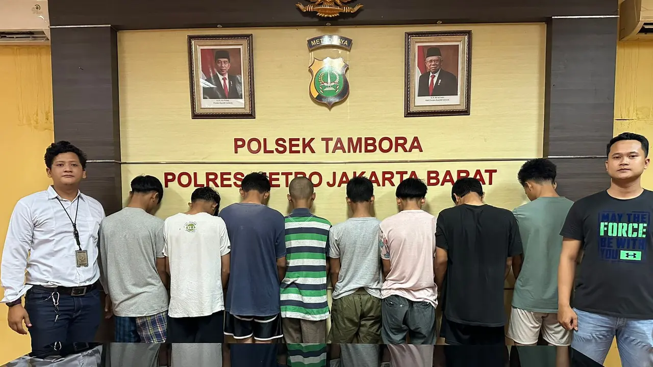 Kasus pembegalan terjadi di kawasan Tambora, Jakarta Barat. Seorang pelajar harus kehilangan sepeda motor dan telepon genggam.