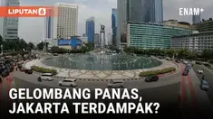 Suhu di Jakarta mencapai 32-34 derajat Celsius dengan tingkat kelembaban tinggi, membuat warga setempat menggunakan payung dan kipas untuk melindungi diri dari terik matahari.