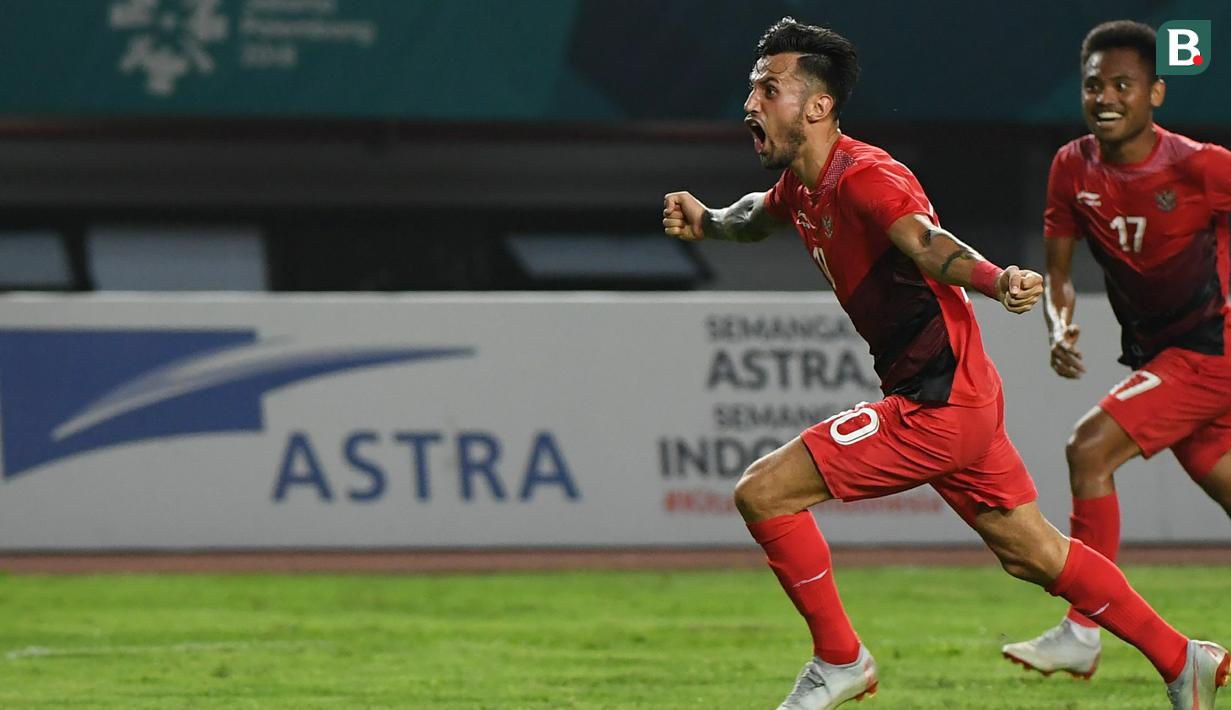 Penyerang Indonesia, Stefano Lilipaly, melakukan selebrasi usai membobol gawang Hong Kong pada laga Asian Games di Stadion Patriot, Jawa Barat, Senin, (20/8/2018). Indonesia menang 3 - 1 atas Hongkong. (Kapanlagi.com/Agus Apriyanto)