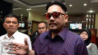Farhat Abbas menyerahkan diri ke Polda Metro Jaya usai menjadi Daftar Pencarian Orang (DPO), Jakarta, Kamis (1/10/2015). [Foto: Yoppy Renato/Liputan6.com]