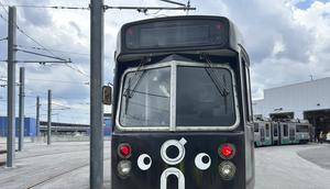 Kereta atau subway di Boston, Amerika Serikat (AS), diberi ornamen lucu di bagian depan kereta. (Dok. Massachussets Bay Transportation Authority via AP)