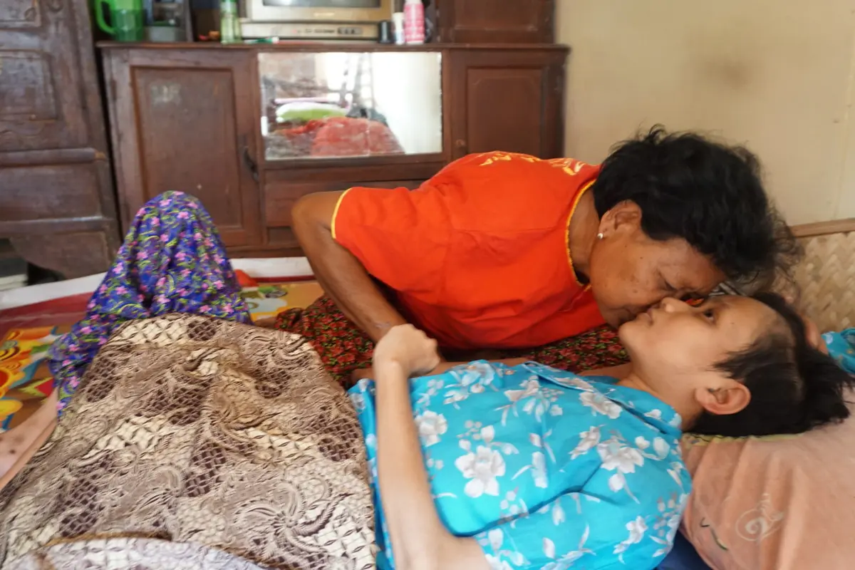 Cerita Dunia Rina, Gadis Sragen Pengidap Lumpuh Layu