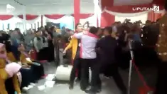 Acara pembukaan Muktamar Ikatan Pelajar Muhammadiyah (IPM) XXI di Universitas Muhammadiyah Sidoarjo oleh Presiden Joko Widodo diwarnai insiden. Seorang mahasiswa diamankan paspampres lantaran berteriak kepada Jokowi.