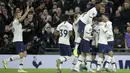 Para pemain Tottenham Hotspur merayakan gol Giovani Lo Celso ke gawang Middlesbrough FC pada pertandingan Piala FA di Tottenham Hotspur Stadium, London, Selasa (14/1/2020). Tottenham menang 2-1 dan lolos ke babak 32 besar. (AP Photo/Matt Dunham)