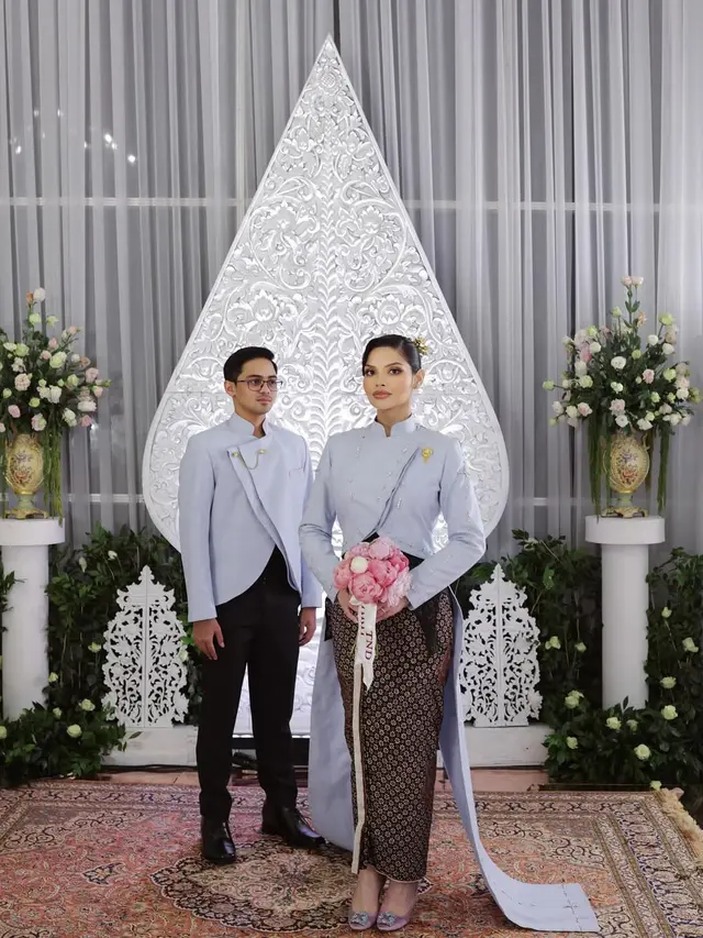 Kompak Pakai Beskap, 6 Gaya Nadira Adnan Anak Aktris Lawas Enny Beatrice Resmi Dilamar Kekasih di Malaysia