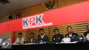 KPK dan Polda Metro Jaya menggelar konferensi pers terkait penangkapan anggota KPK gadungan di KPK, Jakarta, Jumat (22/7). Harry ditangkap karena telah menipu seorang anggota DPRD Medan. (Liputan6.com/Helmi Afandi)