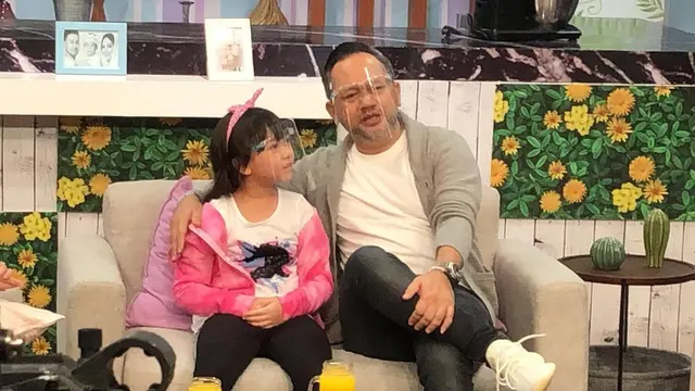 Tuai Pujian, Mona Ratuliu Jadi Ibu Susu Bayi Lelaki dari Seorang Ibu yang Meninggal