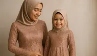 Gamis Brokat Couple Ibu dan Anak (Foto: Rizka Nur Laily via ChatGPT)