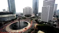 Ruas jalan protokol kawasan Bundaran Hotel Indonesia Sudirman-Thamrin tampak lengang di Jakarta, Selasa (30/8). (Antara).