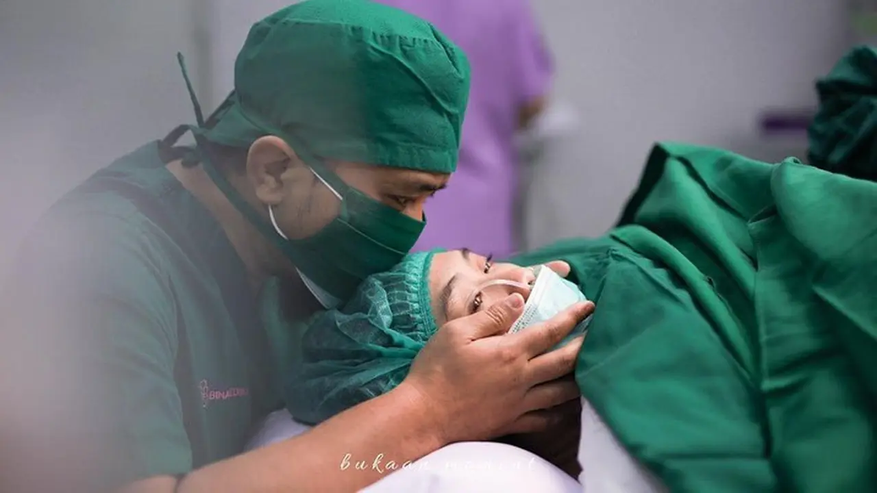 6 Momen Oki Setiana Dewi Lahirkan Anak Keempat, Sang Bayi Sempat Alami Pernapasan