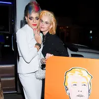 Membicarakan kisah asmara Katy Perry dan Orlando Bloom memang tak ada habisnya dan seringkali membuat orang-orang iri dengan kemesraannya. Baru-baru ini Katy membuat tampilan spesial di hari ulang tahun Bloom. (doc.eonline.com)